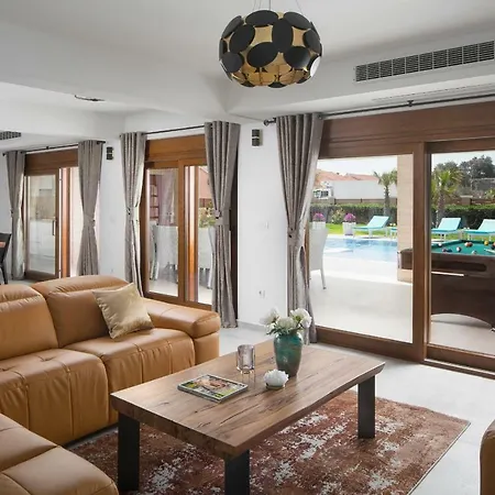 Vila Malibu Eclipse Vir